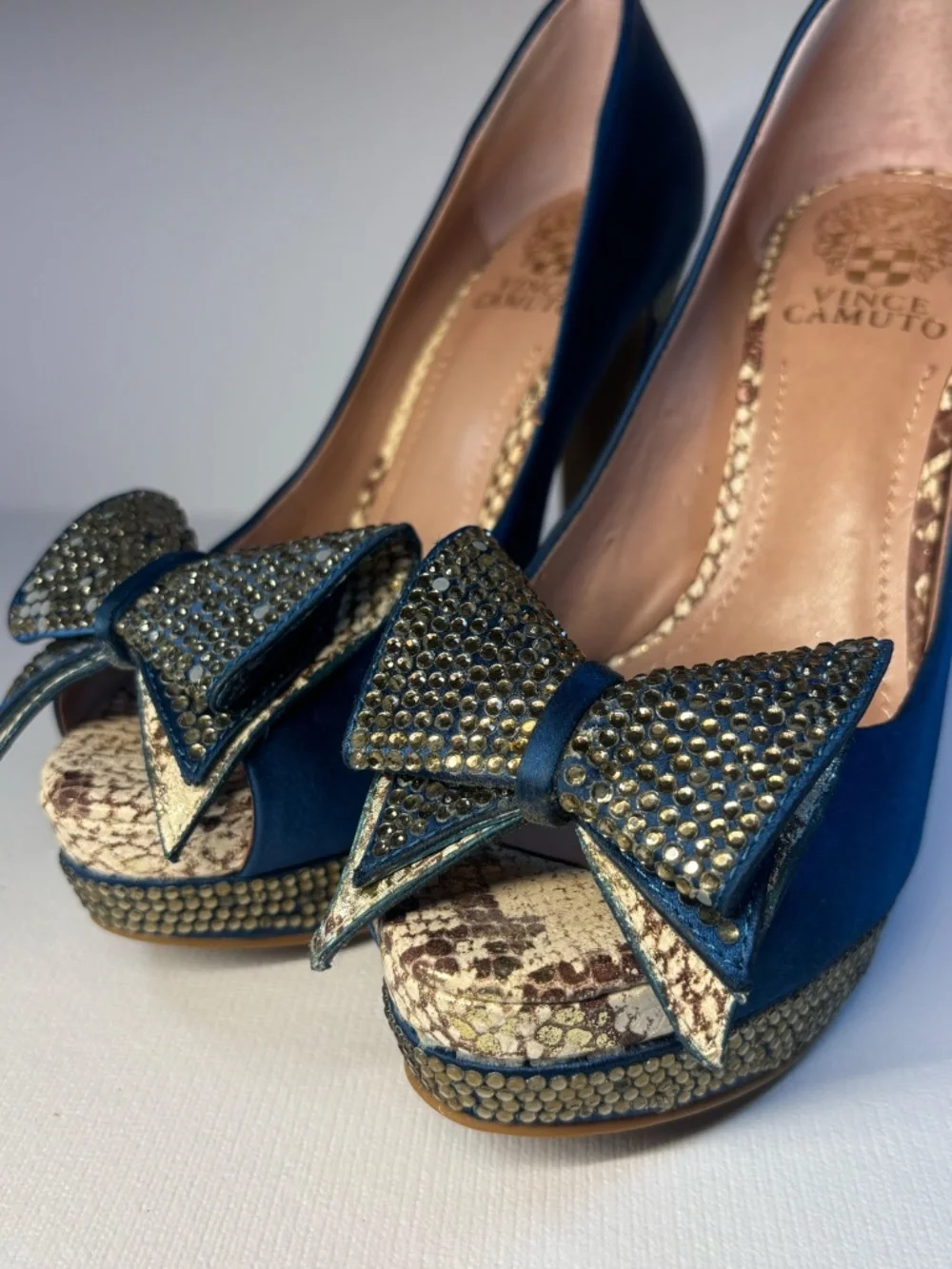 Vince Camuto Teal Blue Satin Rhinestone Bow Peep Toe Heels 6B Statement Pumps